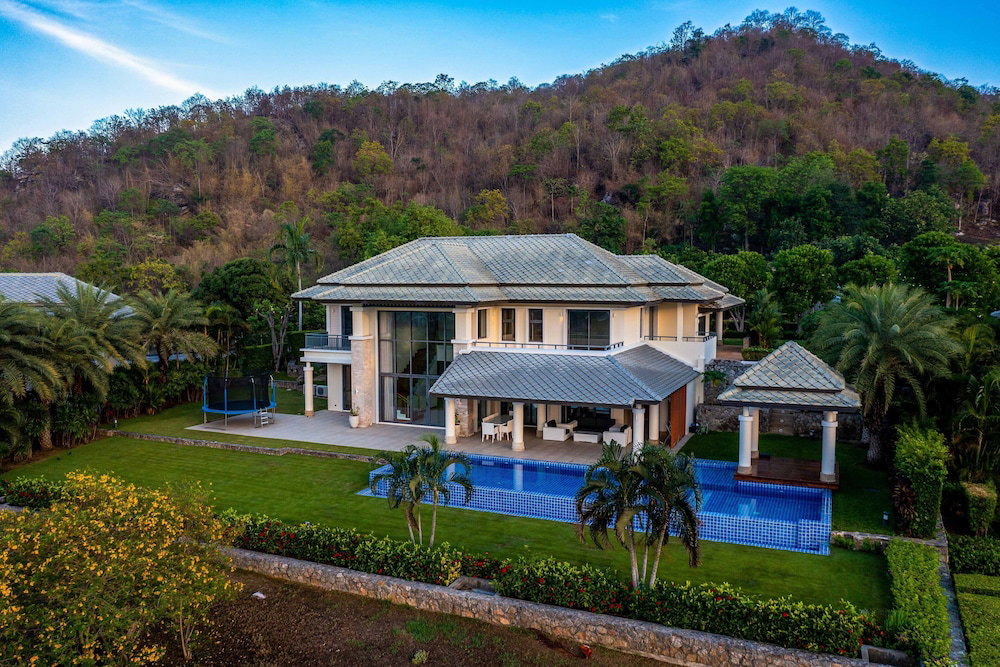 Luxury Mansion On Golf Course - BMG5, Таиланд