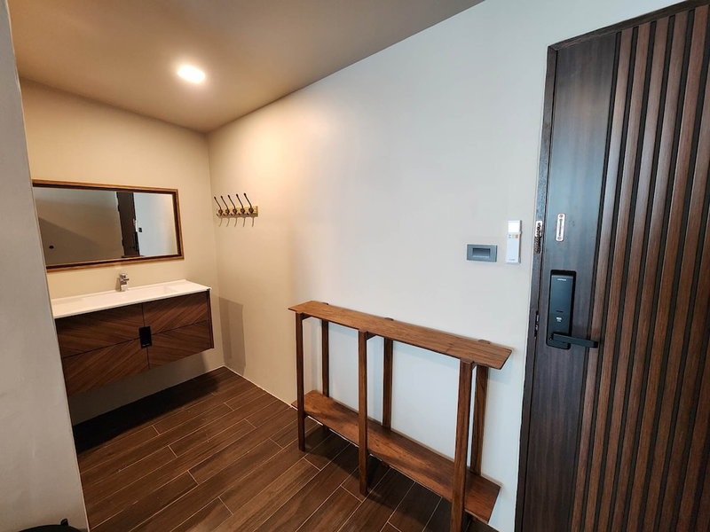Lo-ha Guesthouse Contactless Check-in, Bangkok, Thailand