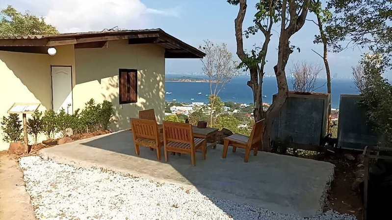Parinya Hill Homestay & Cafe Koh Larn, Bang Lamung, Thailand