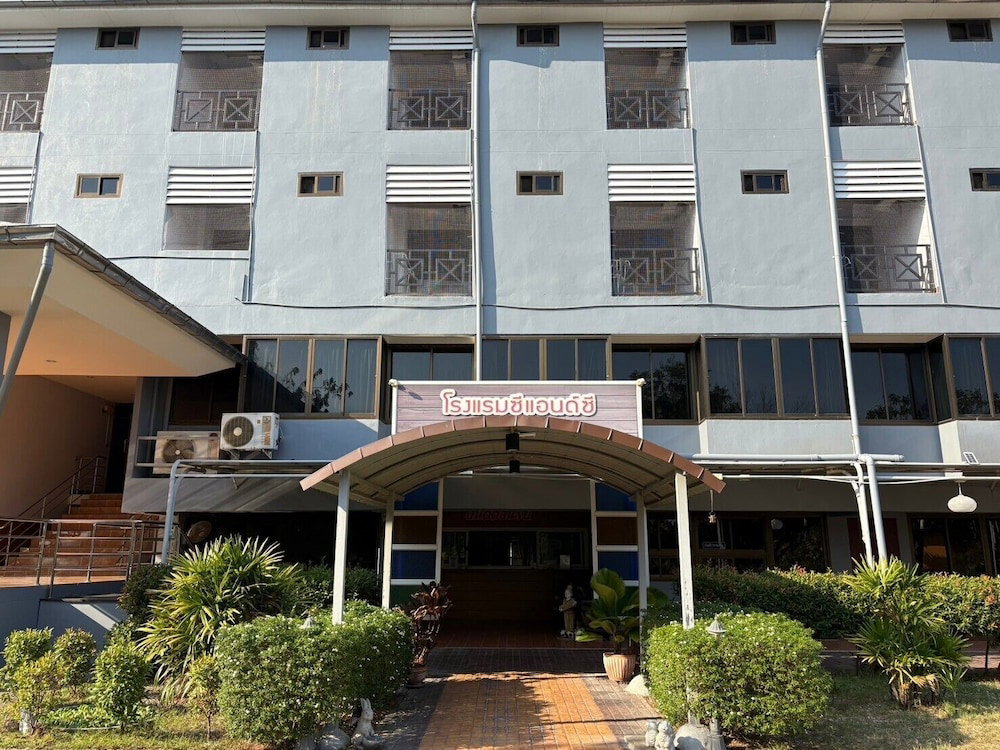 Hotel · Cabbages & Condoms Hotel Ratchaburi, Photharam