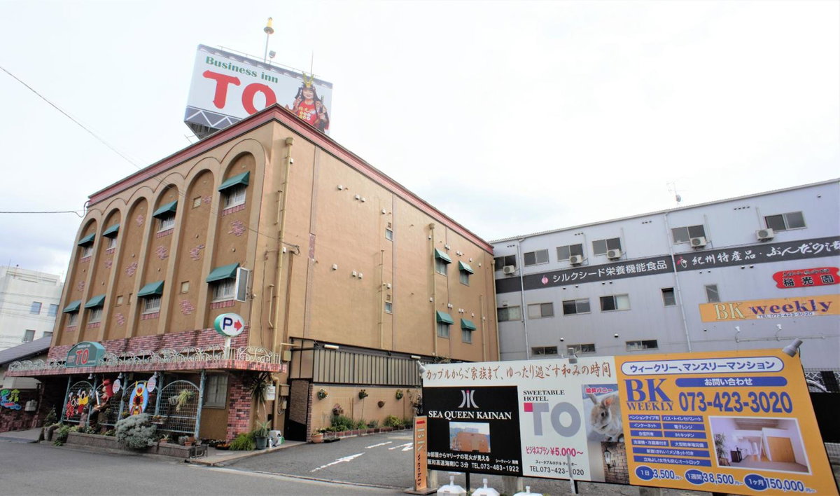 Hotel TO, Japan