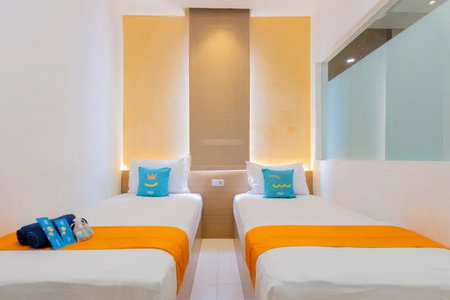 Sans Hotel Box Mansion Surabaya by RedDoorz, Wonokitri 2, Indonesia
