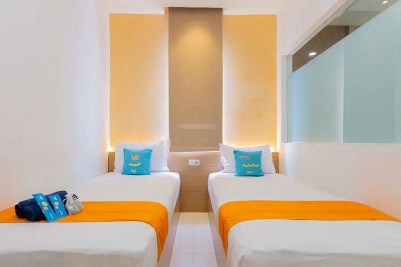 Sans Hotel Box Mansion Surabaya by RedDoorz, Wonokitri 2, Indonesia