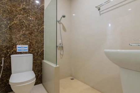 Sans Hotel Box Mansion Surabaya by RedDoorz, Wonokitri 2, Indonesia