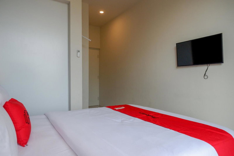 RedDoorz Plus near Solo Baru, Solo, Indonesia