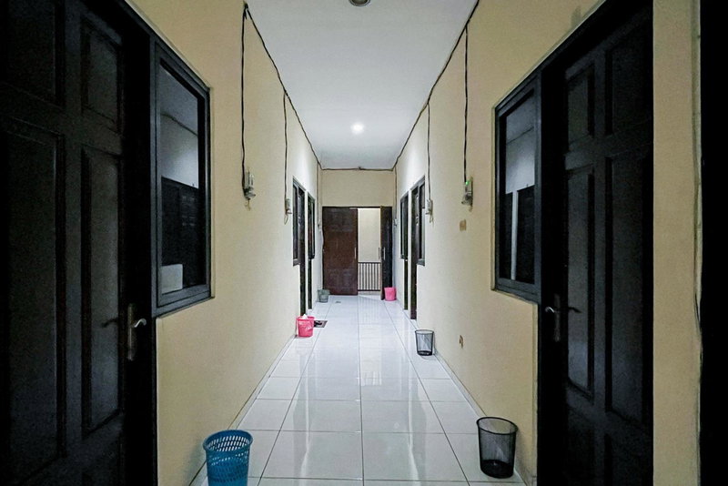 RedDoorz At Graha 99 Simomulyo, Surabaya, Indonesia