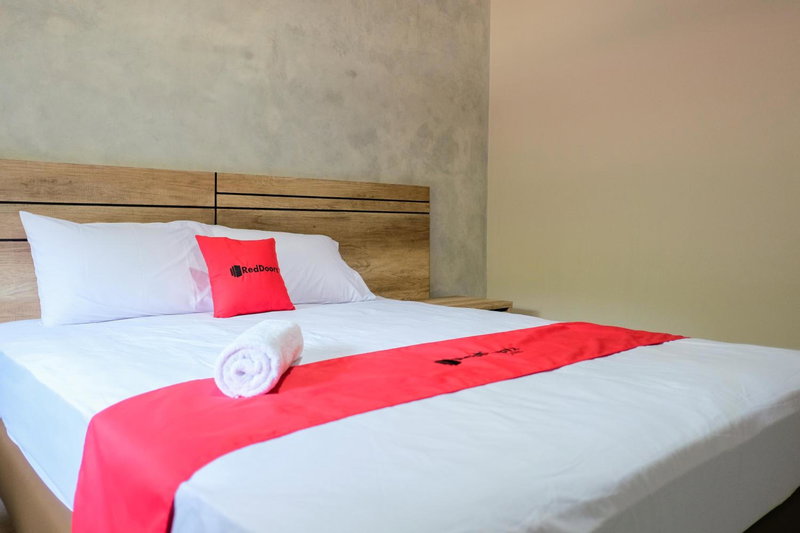 RedDoorz near Trans Studio Mall Cibubur 3, Bogor, Indonesia
