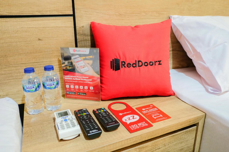 RedDoorz near Trans Studio Mall Cibubur 3, Bogor, Indonesia