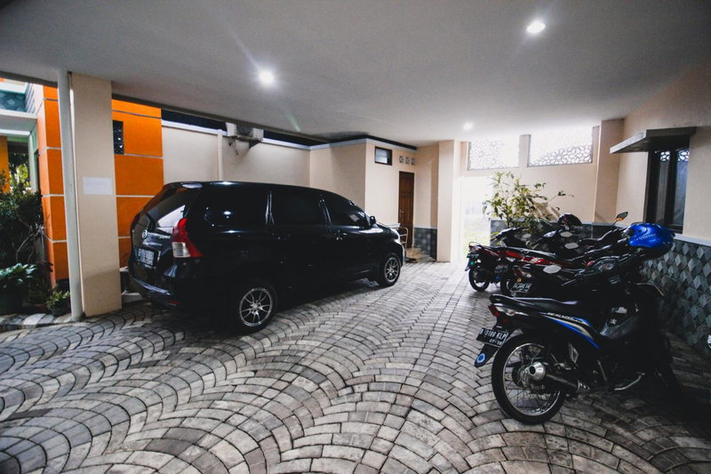 RedDoorz Plus @ Pogung Raya, Yogyakarta, Indonesia