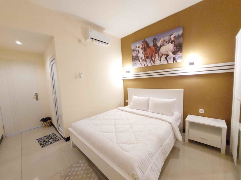 Rons City Hotel near Simpang Lima Semarang Mitra RedDoorz, Semarang, Indonesia