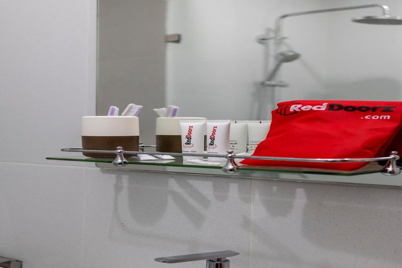 Pakansari Guest Inn Mitra RedDoorz, Bogor, Indonesia