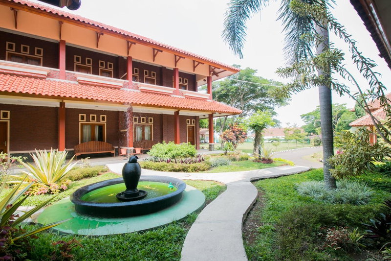 Hotel O Edotel Smkn 1 Pacet Syariah, Puncak, Indonesia