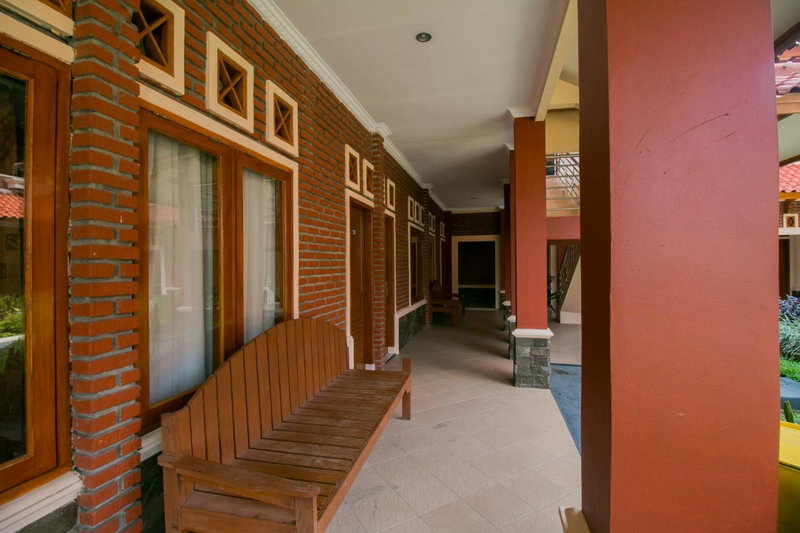 Hotel O Edotel Smkn 1 Pacet Syariah, Puncak, Indonesia