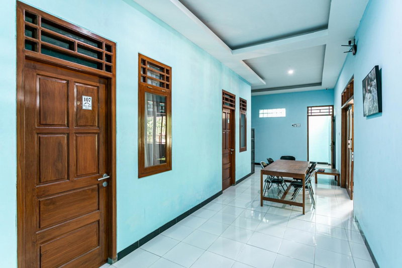 RedDoorz near Puro Mangkunegaran, Solo, Indonesia