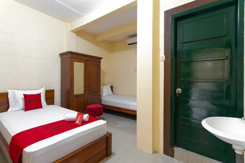 RedDoorz Syariah near Titik Nol Yogyakarta, Yogyakarta, Indonesia