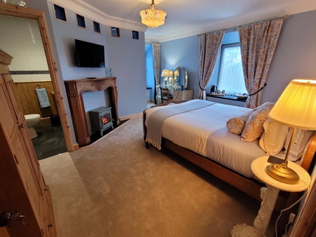 Farmhouse B&B Family stay or Romantic break, on our smallholding close to Narberth, Narberth, United Kingdom