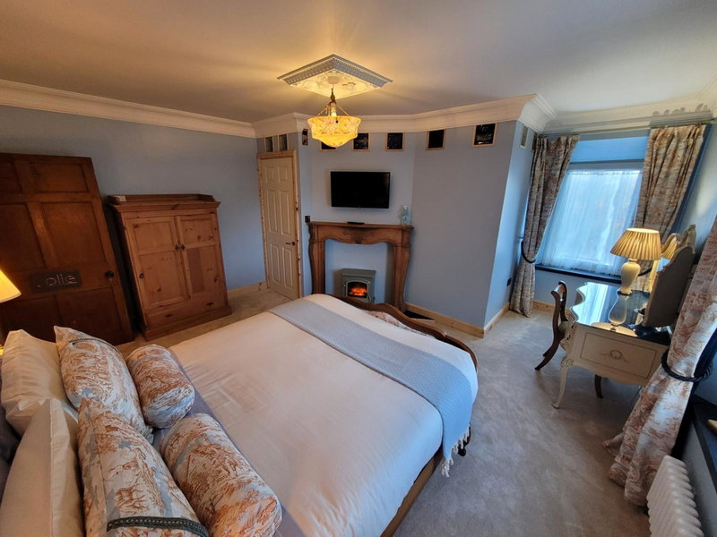 Farmhouse B&B Family stay or Romantic break, on our smallholding close to Narberth, Narberth, United Kingdom
