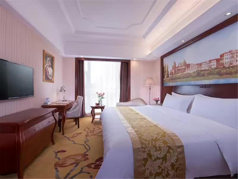 Vienna Hotel Guangdong Gaozhou City East Passenger Depot, Gaozhou, China