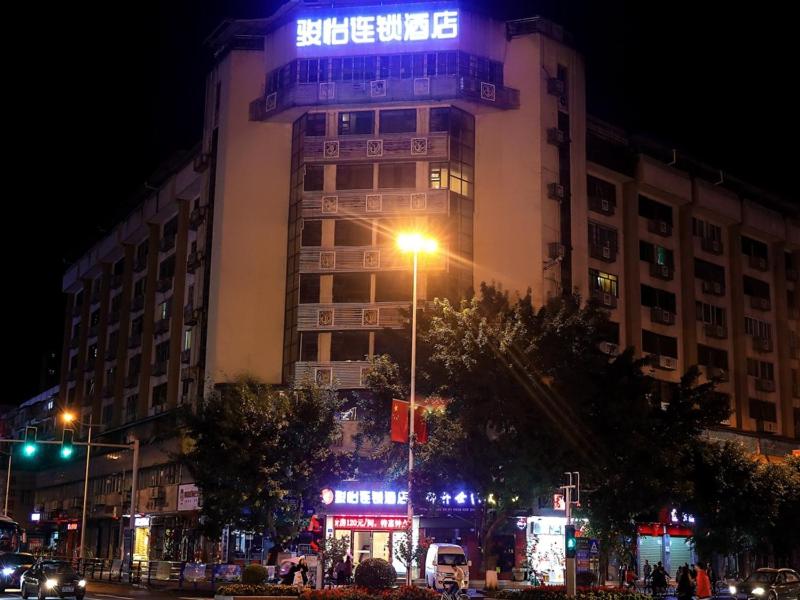 JUN Hotels Sichuan Suining Chuanshan District Heping Road, Suining, China