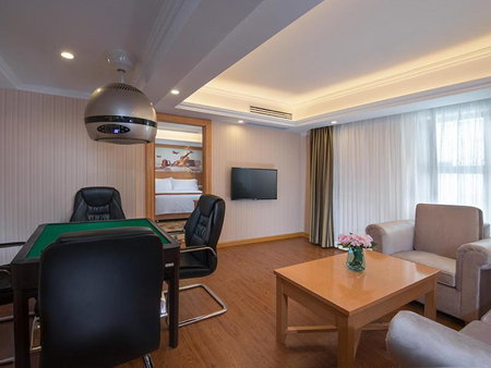 Vienna Hotel Xixiang Gushu, Xin'an, China
