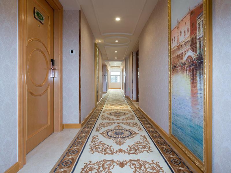Vienna Hotel Xixiang Gushu, Xin'an, China