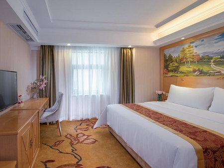 Vienna Hotel Xixiang Gushu, Xin'an, China