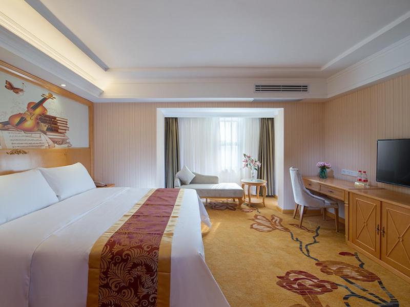Vienna Hotel Xixiang Gushu, Xin'an, China