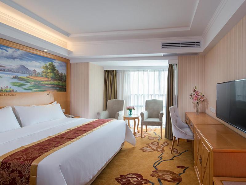 Vienna Hotel Xixiang Gushu, Xin'an, China