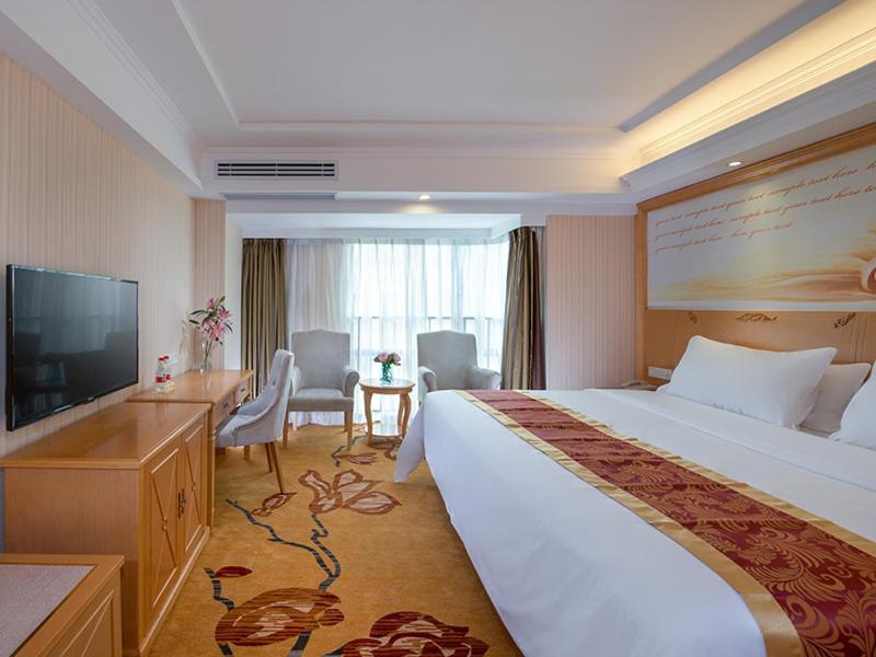 Vienna Hotel Xixiang Gushu, Xin'an, China