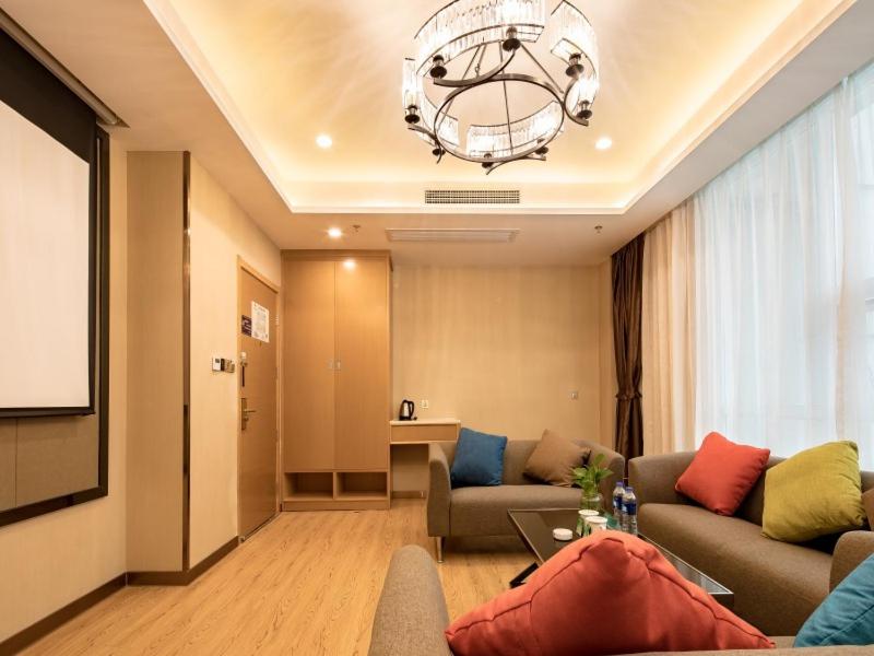 GreenTree Inn Wuxi Jiangyin City Renmin East Road Liangchen Square Business Hotel, Jiangyin, China