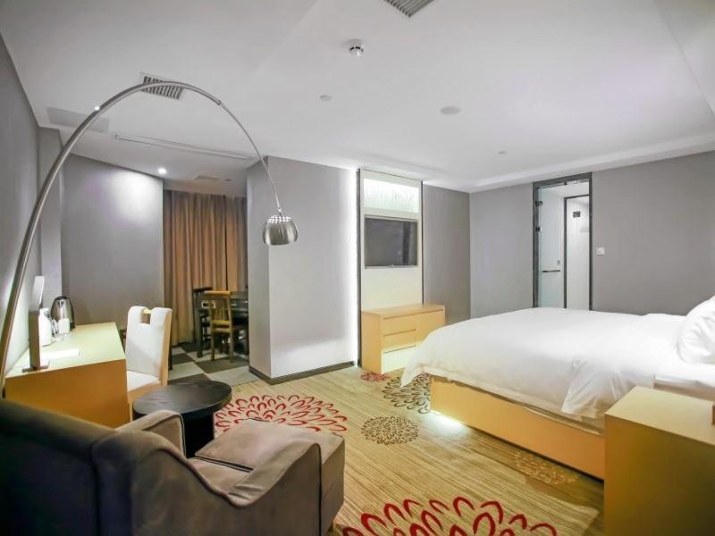 Lavande Hotel Nanchang Bayi Square Branch, Nanchang, China