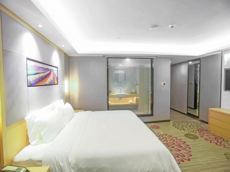 Lavande Hotel Nanchang Bayi Square Branch, Nanchang, China