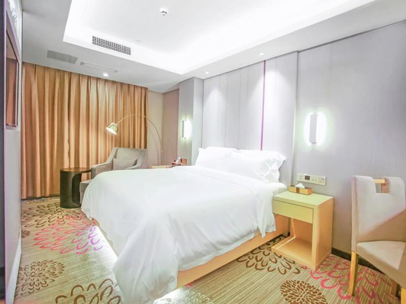 Lavande Hotel Nanchang Bayi Square Branch, Nanchang, China