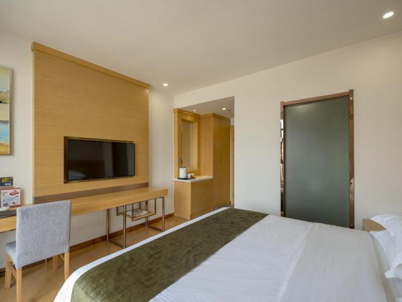 GreenTree Inn Wuxi Yixing Xushe Town Government Express Hotel, Yixing, China