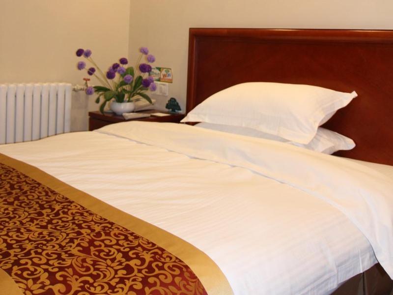 GreenTree Inn ShanDong JiNing ZouCheng ChangPingShan Road ChangPing Garden Express Hotel, Zoucheng, China
