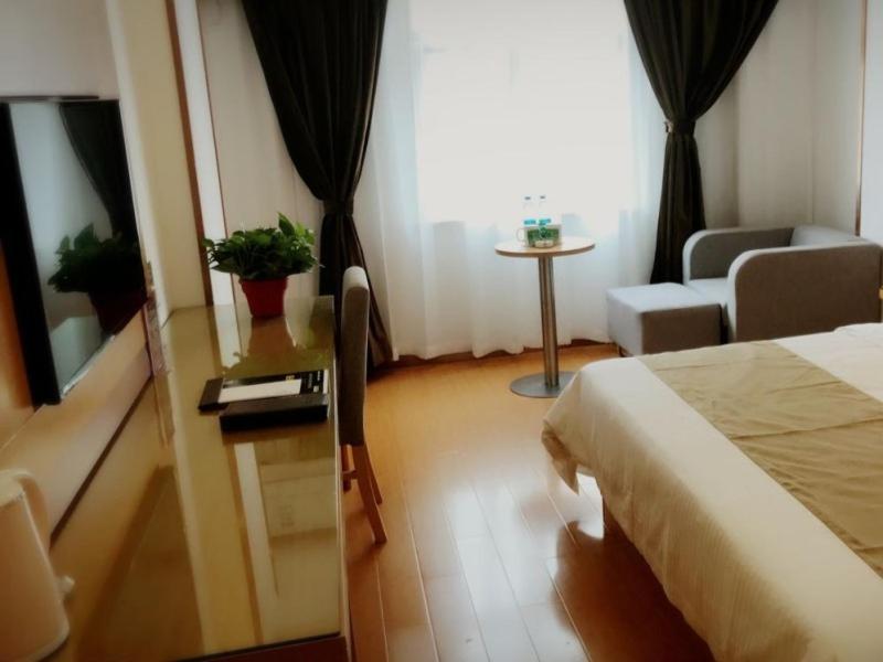 GreenTree Inn Bengbu Longzihu District Railway Station Express Hotel, Bengbu, China