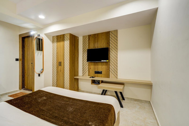 Hotel Royal Ican Sindhubhavan Road, Ahmedabad, India