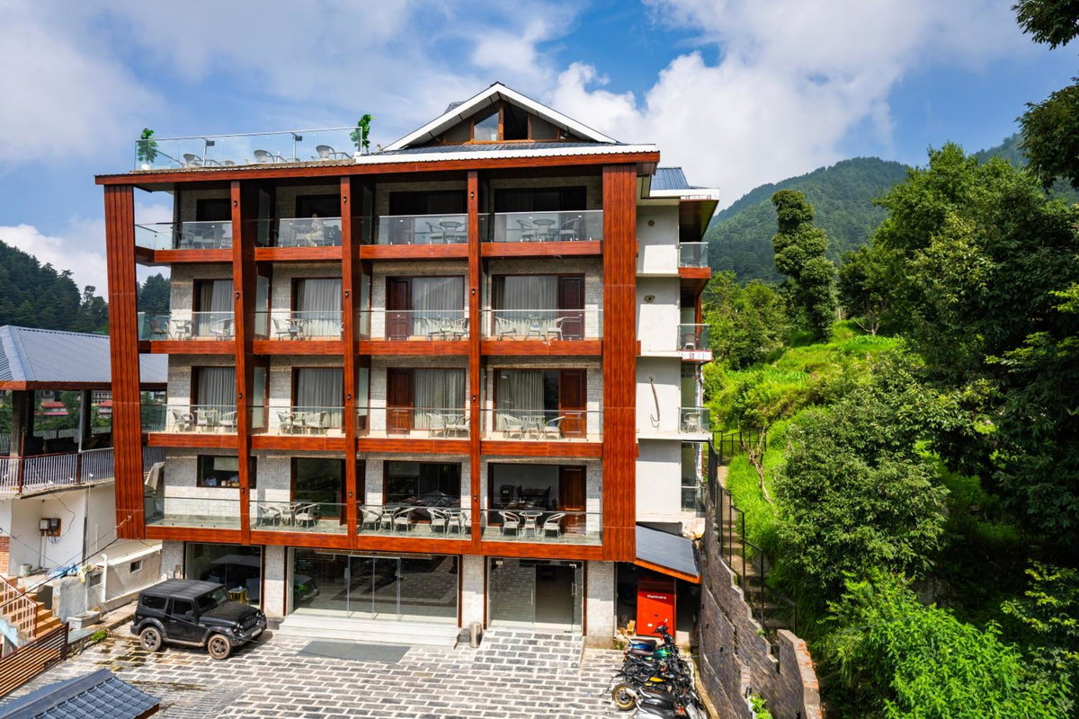 Alt life Luxe - Himalayan Crown - Upper Bhagsu Mcleodganj, India