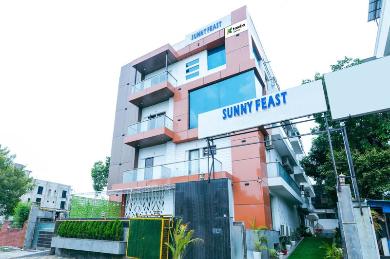 Treebo Sunny Feast, Greater Noida, India