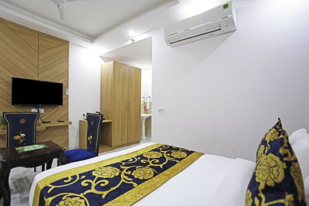 Hotel Decent Suites - Delhi Airport, New Delhi, India