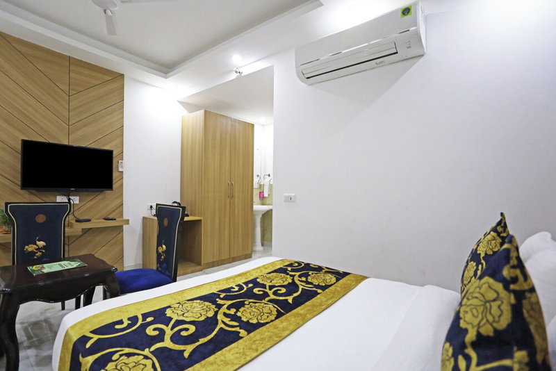 Hotel Decent Suites - Delhi Airport, New Delhi, India