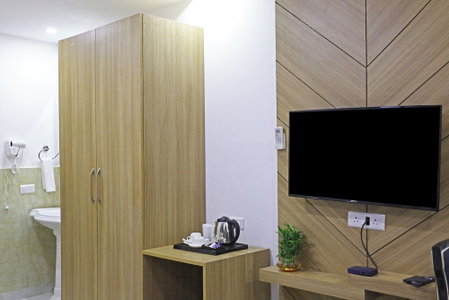 Hotel Decent Suites - Delhi Airport, New Delhi, India