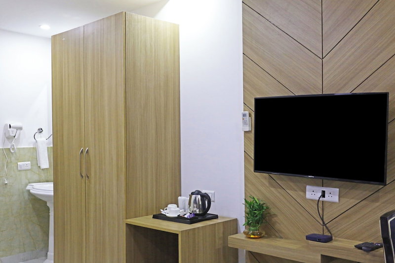 Hotel Decent Suites - Delhi Airport, New Delhi, India