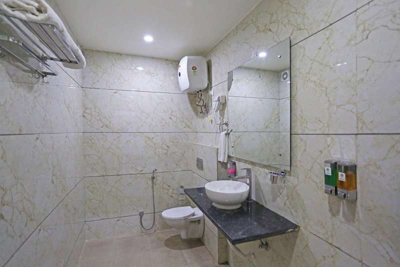 Hotel Decent Suites - Delhi Airport, New Delhi, India