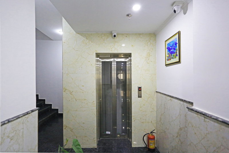 Hotel Decent Suites - Delhi Airport, New Delhi, India