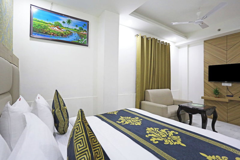 Hotel Decent Suites - Delhi Airport, New Delhi, India