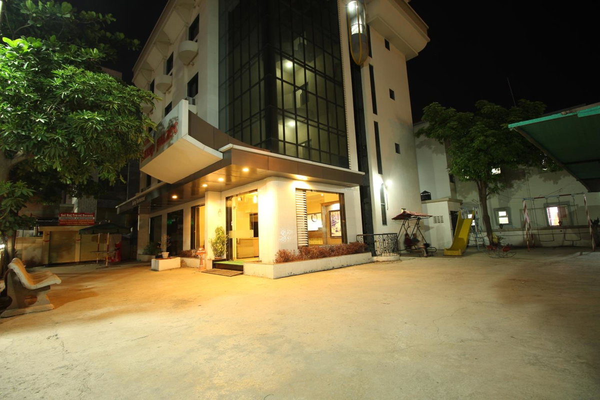 Hotel Laxmibai Palace- Only 300 meter from Sai Baba Temple!!!!, India