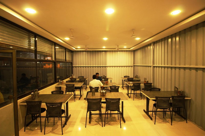 Hotel Laxmibai Palace- Only 300 meter from Sai Baba Temple!!!!, Shirdi, India