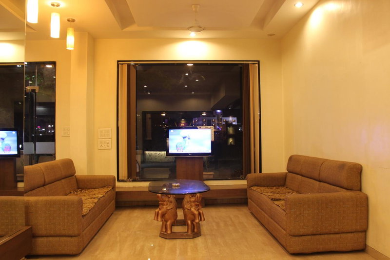 Hotel Laxmibai Palace- Only 300 meter from Sai Baba Temple!!!!, Shirdi, India