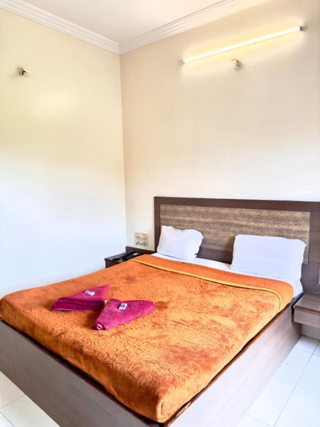 Hotel Laxmibai Palace- Only 300 meter from Sai Baba Temple!!!!, Shirdi, India